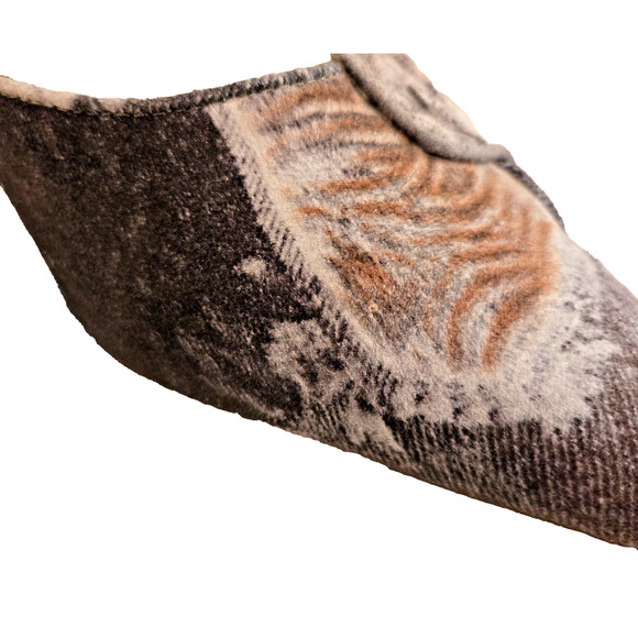 J & Elisabeth for Analpa mules feature a unique patterned fabric texture 38 - Picture 10 of 10